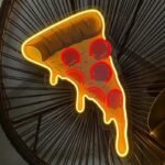 eclairez vos soirees avec le neon pizza irresistible 211 1