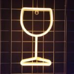 eclairez votre decor avec notre mini neon verre de vin elegant 403 1