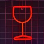 eclairez votre decor avec notre mini neon verre de vin elegant rouge 840 1