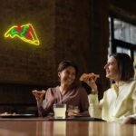 eclairez votre passion avec le neon pizza slice irresistible 613 1