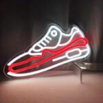 Éclairez Votre Style Avec Le Néon Nike Iconique