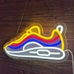 Éclairez Votre Style Avec Le Néon Nike Iconique