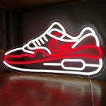 Éclairez Votre Style Avec Le Néon Nike Iconique
