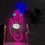 Illuminez Votre Espace Avec Le Néon Main Fumée Envoûtant !