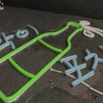 illuminez votre espace avec le neon sake elegant et artisanal 571 1