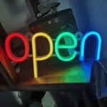 illuminez votre espace avec notre mini neon open accueillant 227 1