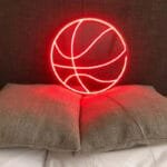 Illuminez Votre Passion Avec Notre Néon Basketball Dynamique!