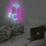 Néon Cyber-assassin : éclat Mortel Et Furtivité Futuriste!