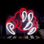 neon griffes eclairez votre espace avec une touche sauvage 310 1