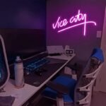 plongez dans les annees 80 avec notre mini neon vice city 157 1