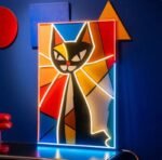 transformez votre espace avec notre tableau neon chat uv captivant 826 1