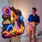 Voyage étoilé : Illuminez Votre Univers Avec Le Néon Cosmos !